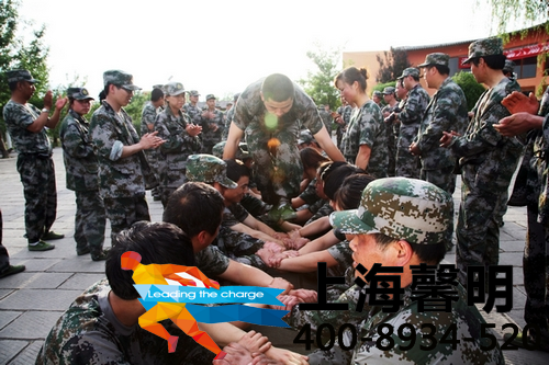 拓展训练中增强团队的沟通、勇气与信赖